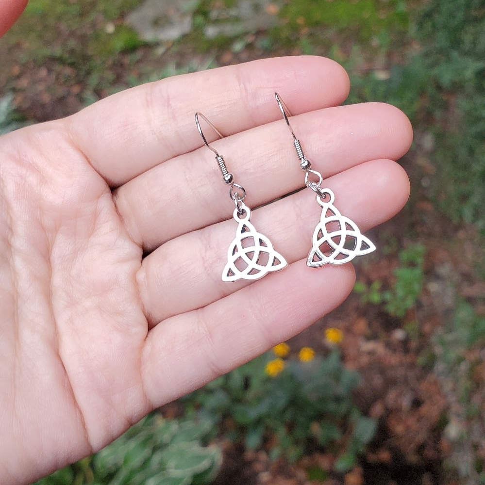 NWOT Silver Celtic Knot Triquetra Trinity Earrings - Picture 8 of 9